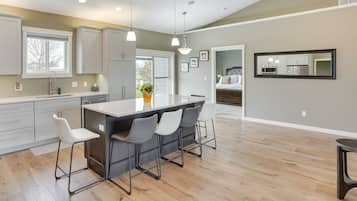 3 Schlafzimmer, Schreibtisch, laptopgeeigneter Arbeitsplatz