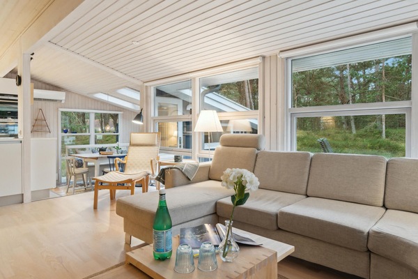 Smart TV, fireplace, table tennis