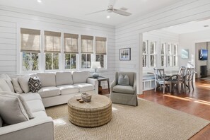 Smart TV, fireplace - Phase 1 WaterColor Located Steps From Seaside- 37 Lake District Lane (Santa Rosa Beach)