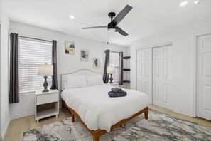 4 habitaciones, tabla de planchar con plancha, wifi y ropa de cama 