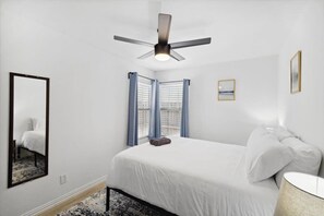 4 habitaciones, tabla de planchar con plancha, wifi y ropa de cama 