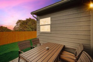 屋外ダイニングエリア