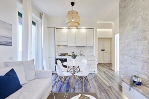 Interior - Charming penthouse with an ocean view a few steps from the train and bus station (Lido di Ostia)