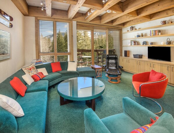 TV - Ski-In/Out, Mtn Views, next to Gondola, TT6A (Vail)