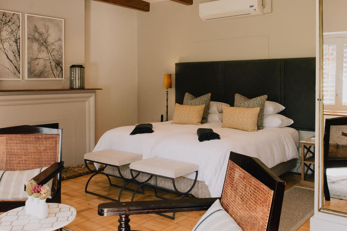 Chambre Supérieure Double ou avec lits jumeaux | Décoration personnalisée, ameublement personnalisé, Wi-Fi gratuit