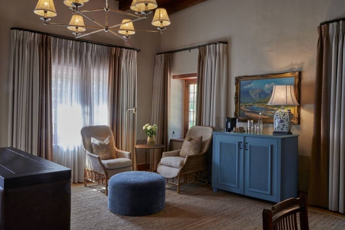 Manor House Deluxe Room