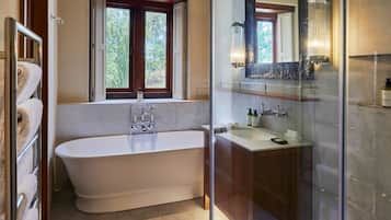 Manor House Superior Room | Bathroom | Shower, hair dryer, slippers, towels
