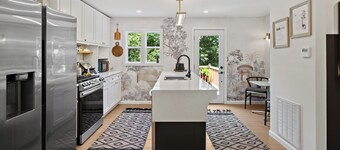 Family-Friendly Alexandria Cottage Near Metro, DC, Sleeps 8