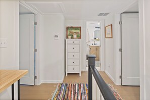 Interior - Adorable Family Cottage near Metro Access to DC Sleeps 8 (Alexandria)