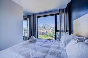 5 عدّة غرف نوم ومكواة/لوح كي وواي فاي وملاءات أسرّة