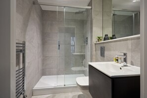 Bathroom - Chancery Lane by Viridian Apartments (London)