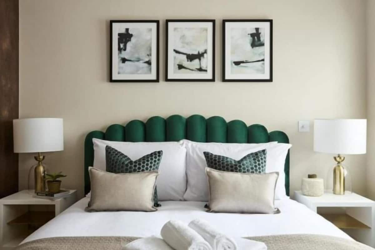 Caja fuerte y espacio para trabajar con un portátil