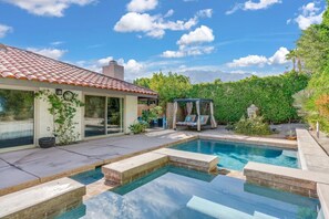 Et oppvarmet basseng