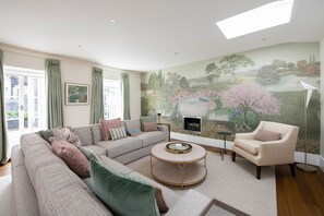 Télévision, cheminée