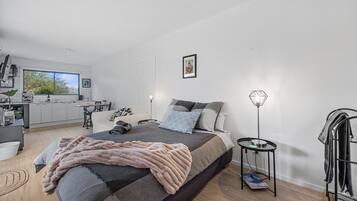 1 bedroom, bed sheets