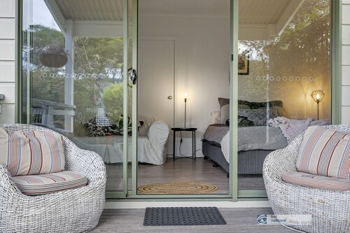 Studio for two on Honeysuckle