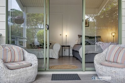 Studio for two on Honeysuckle