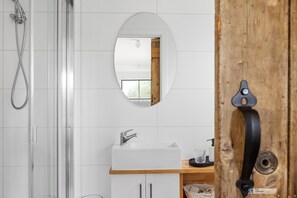 Douche, serviettes fournies