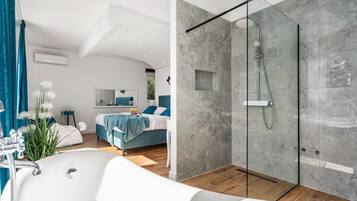 Dusche, Haartrockner, Handtücher