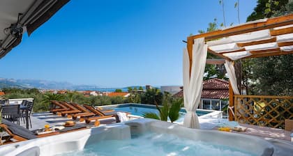 Villa Lea with 4 bedrooms, 40sqm pool, Hot-Tub, 2km from beach