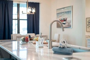 Interior - Castaway Cape - Luxury Rental with Outdoor Kitchen (Cape Coral)