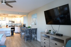 Smart TV - Laketown Wharf 1233 luxury condo (Panama City Beach)