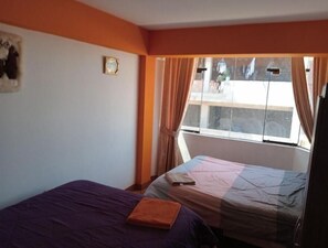 2 多间卧室、客房内保险箱、办公桌、熨斗/熨衣板