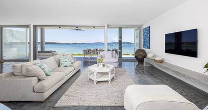 Whitehouse On The Water - Palatial Home on Idyllic Beach