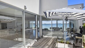 Outdoor dining - Whitehouse On The Water - Palatial Home on Idyllic Beach (Corlette)