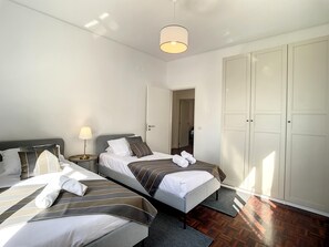 House, Smoking | 3 bedrooms, desk