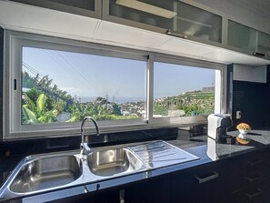 3 bedrooms, desk - Santa Rita House by Atlantic Holiday (Funchal)