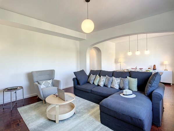 House, Smoking | 3 bedrooms, desk