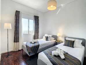 3 bedrooms, desk - Santa Rita House by Atlantic Holiday (Funchal)