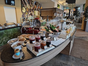 Free daily buffet breakfast - Hotel AVIVA make friends - Singles only (Sankt Stefan-Afiesl)