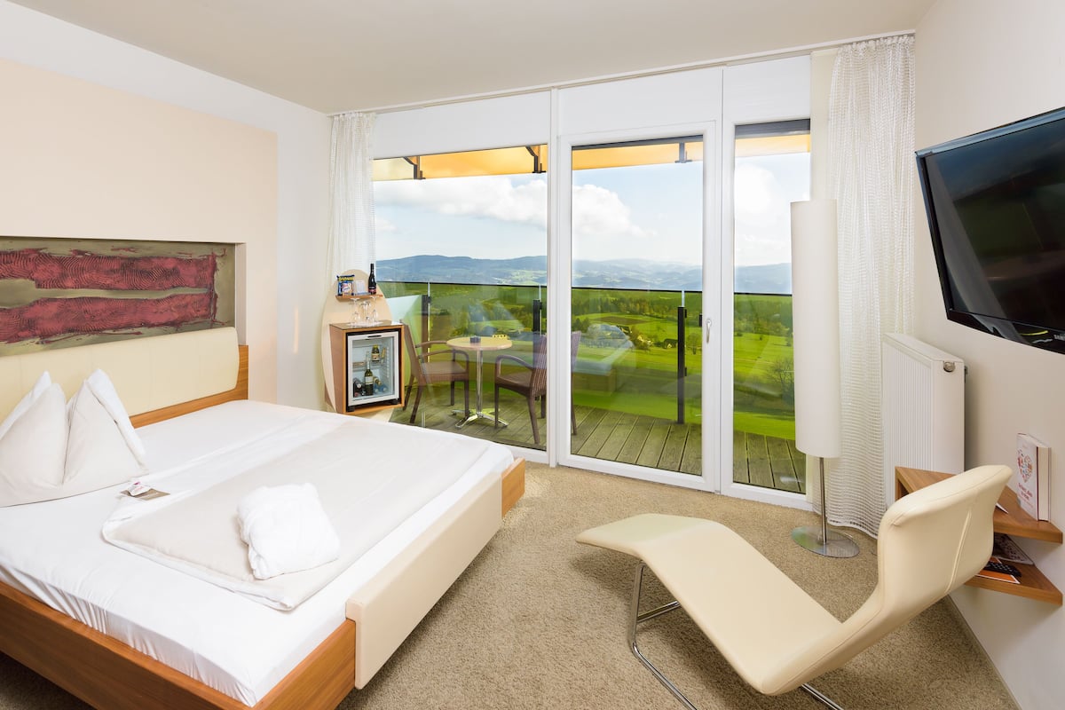 Panoramic Room | Premium bedding, down duvets, minibar, in-room safe