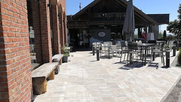 2 restaurantes; se sirven desayunos