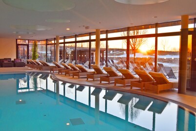 Hotel AVIVA make friends - Singles only