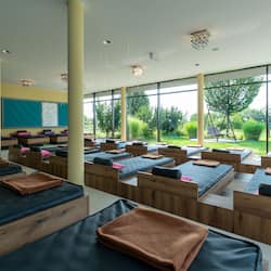 Sauna, hot tub, steam room, Turkish bath/hammam, body treatments