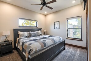 5 bedrooms, free WiFi, bed sheets - Incredible Craftsman Style Spacious Lodge Walking Distance to Clubhouse! (Lead)