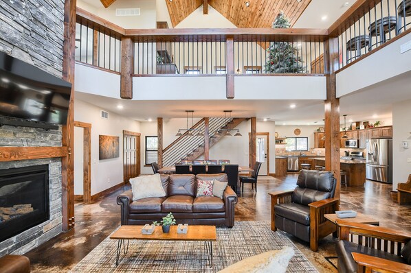 Smart TV, fireplace - Incredible Craftsman Style Spacious Lodge Walking Distance to Clubhouse! (Lead)