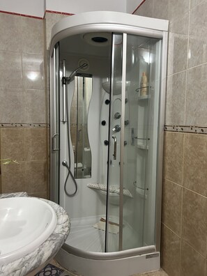 Douche, articles de toilette écologiques, sÚche-cheveux, bidet