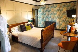 Desk, iron/ironing board, free WiFi