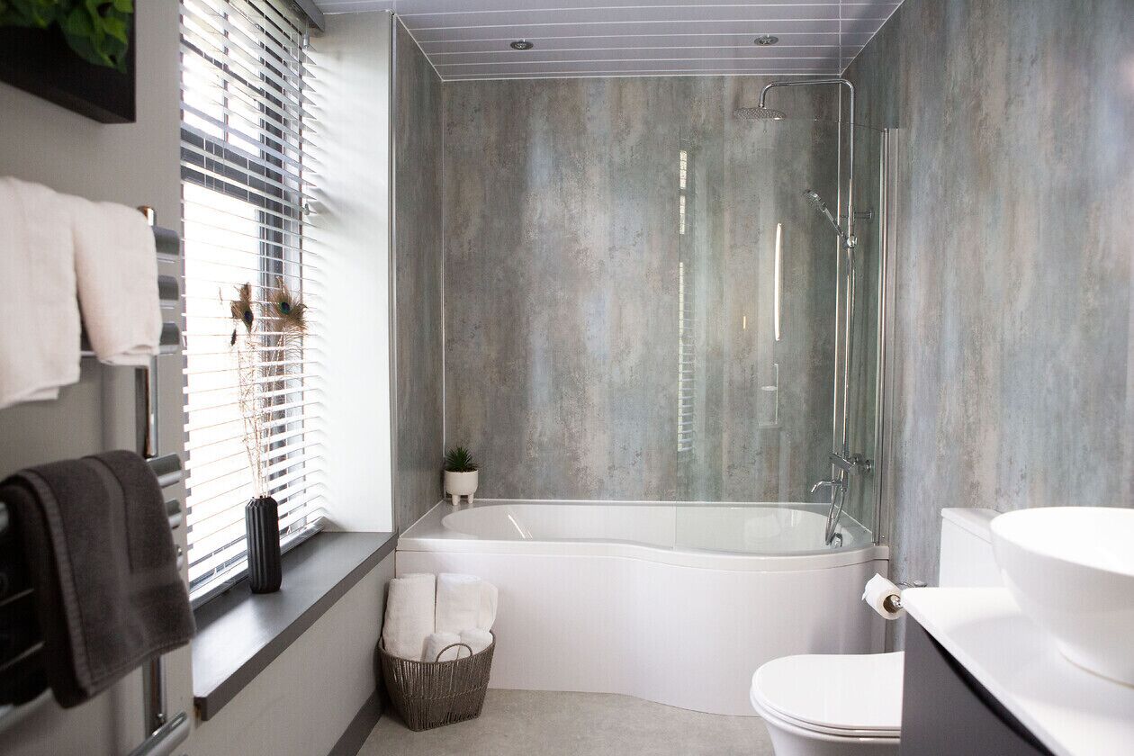 Superior kamer | Badkamer | Designer toiletartikelen, een haardroger, handdoeken, zeep