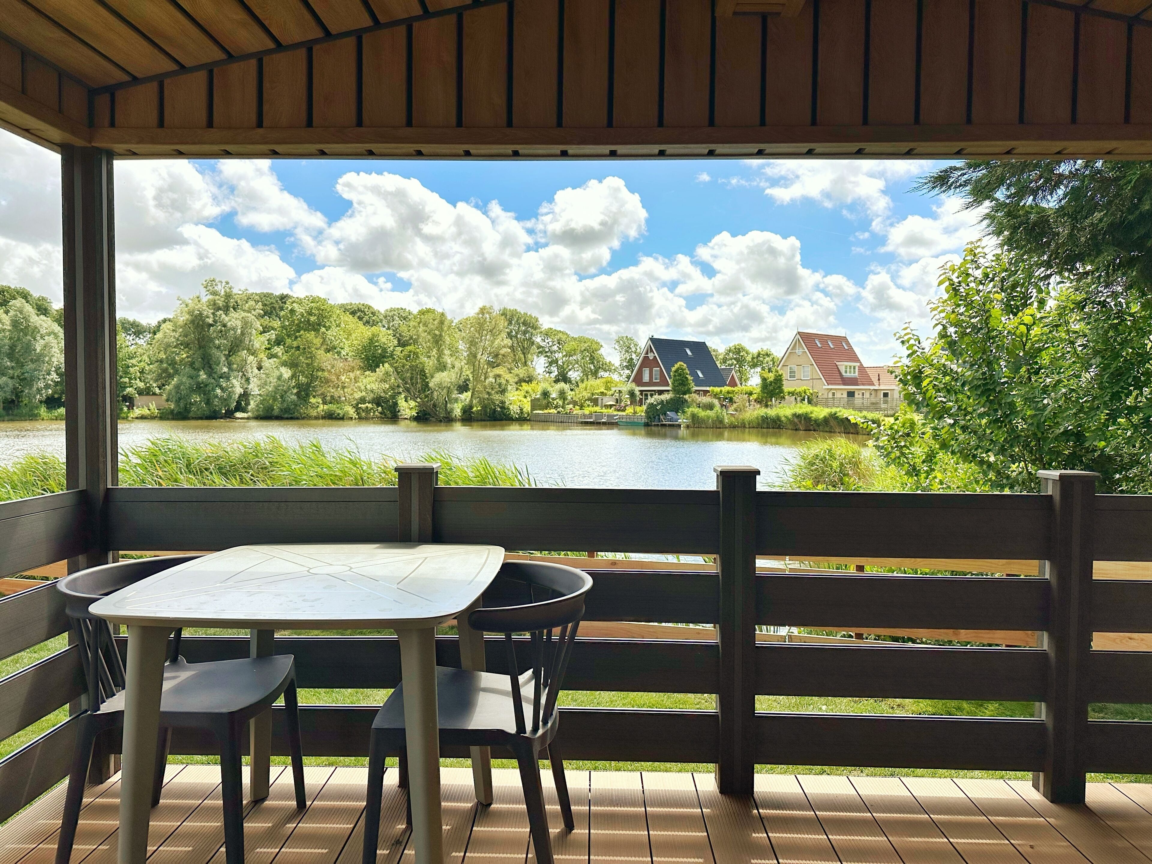 Chalet 501a | Luxe beddengoed, individueel gedecoreerd, individueel gemeubileerd