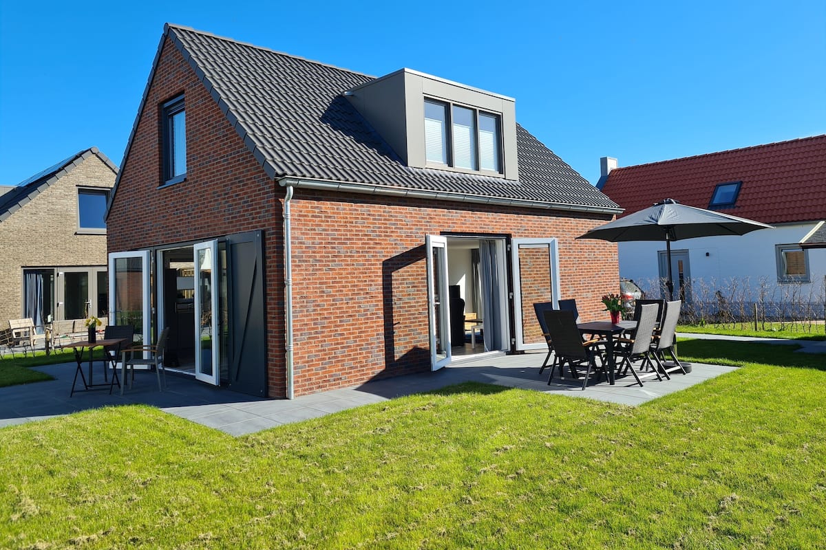 Bungalow 69 | 2 bedrooms, premium bedding, individually decorated
