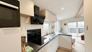 Chalet 503b | ครัวส่วนตัว | เครื่องชงกาแฟ/ชา, เตาประกอบอาหาร, กาต้มน้ำไฟฟ้า, เตาปิ้งขนมปัง