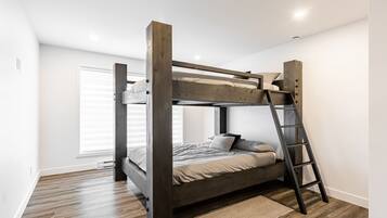5 bedrooms, WiFi, bed sheets
