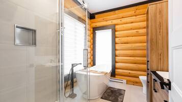 Douche, serviettes fournies, papier toilette