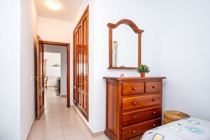 3 dormitorios, tabla de planchar con plancha, wifi gratis y ropa de cama