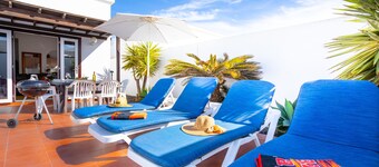 Attractive villa with private pool, quiet area, walking distance of amenities. 